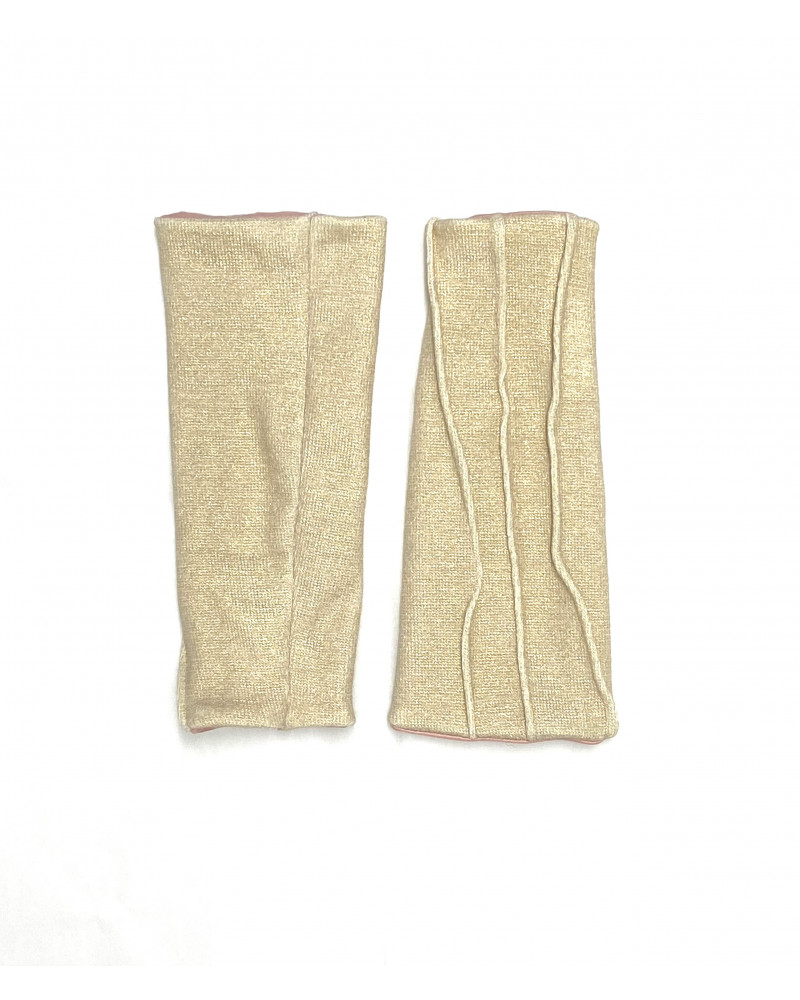 Japanese designer knitted mitt, to protect yourself against the cold with style and elegance. Made in France.