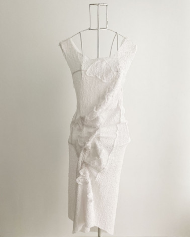 Robe créateur en soie plissé blanc pour femme